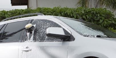 Limpeza de carro com equipamento Kärcher